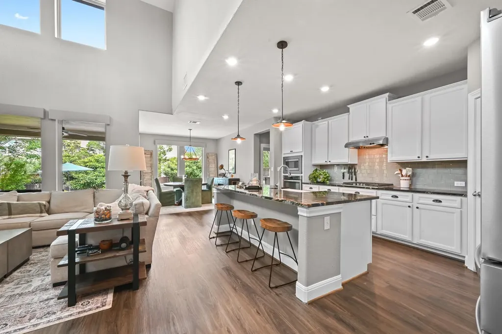 16032 La Rosa Drive Austin TX 78738