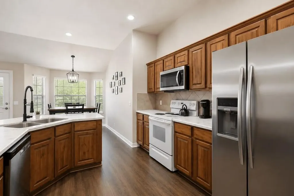 714 Newport Drive Spicewood TX 78669