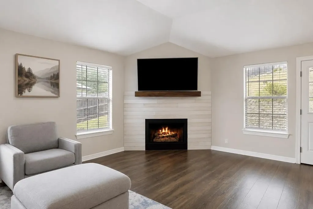 714 Newport Drive Spicewood TX 78669
