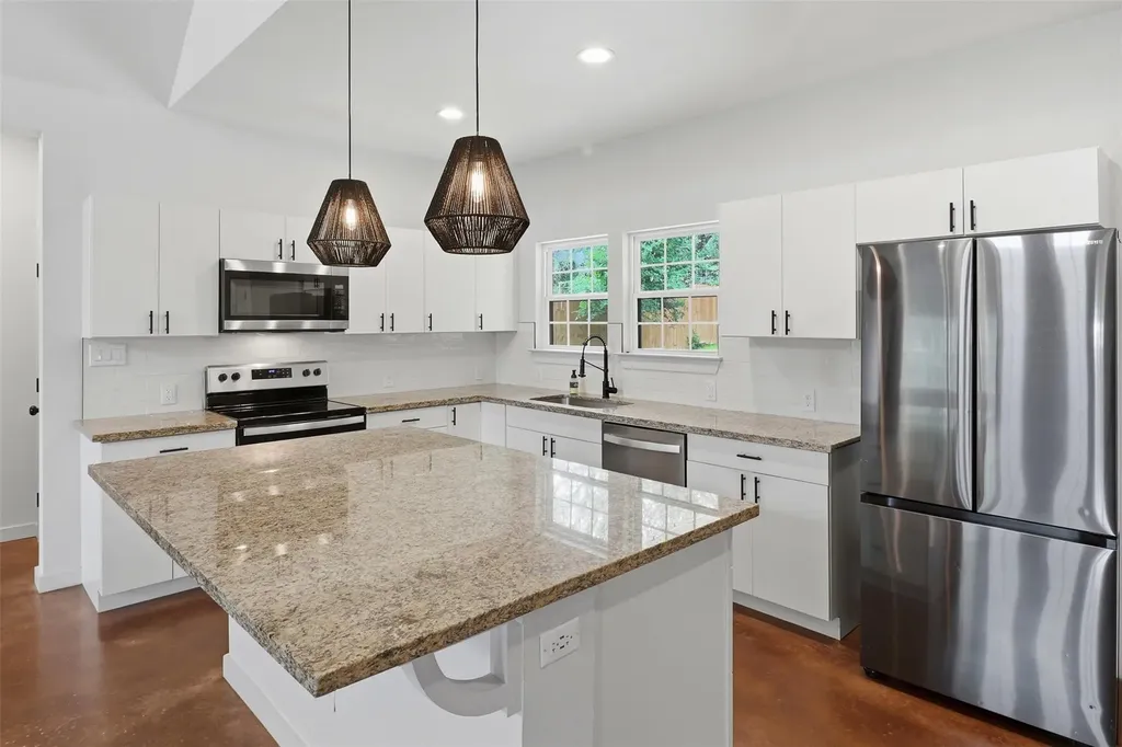 206 Sunfire Spicewood TX 78669