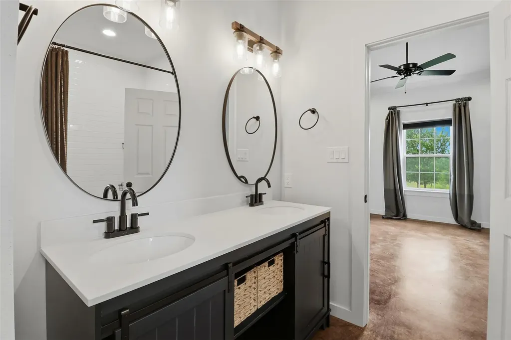 206 Sunfire Spicewood TX 78669