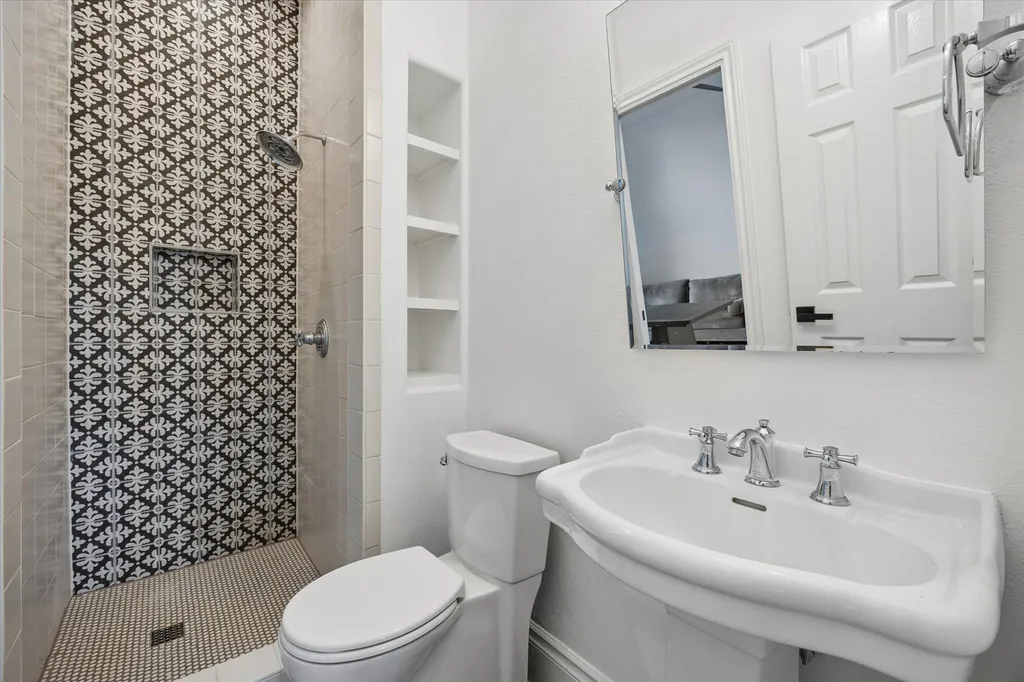 3719 Bee Creek Road Spicewood TX 78669
