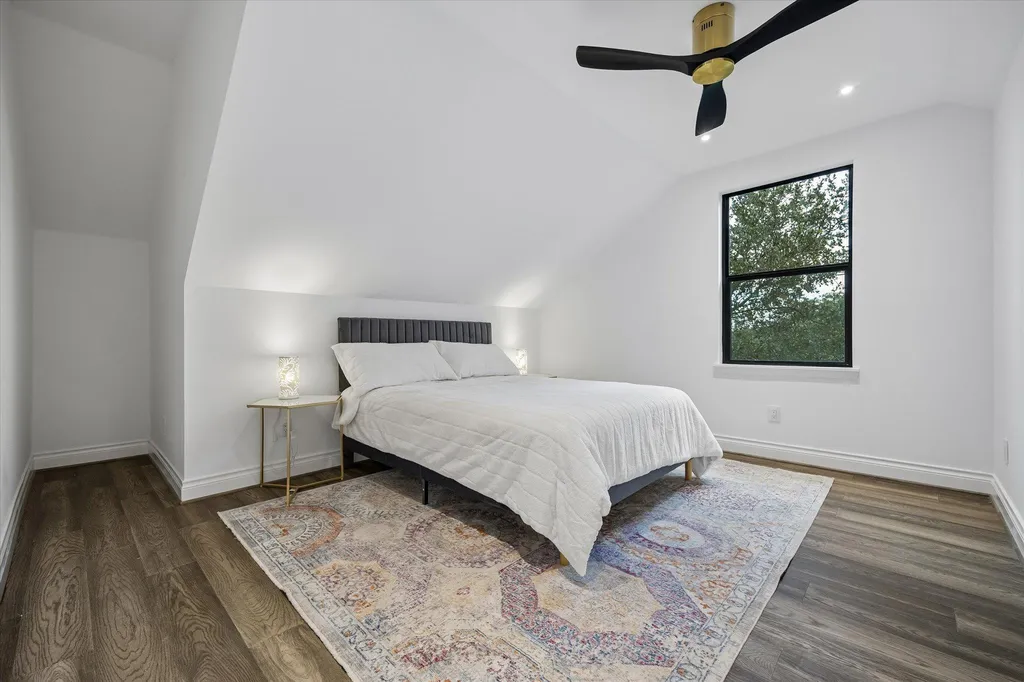 3719 Bee Creek Road Spicewood TX 78669