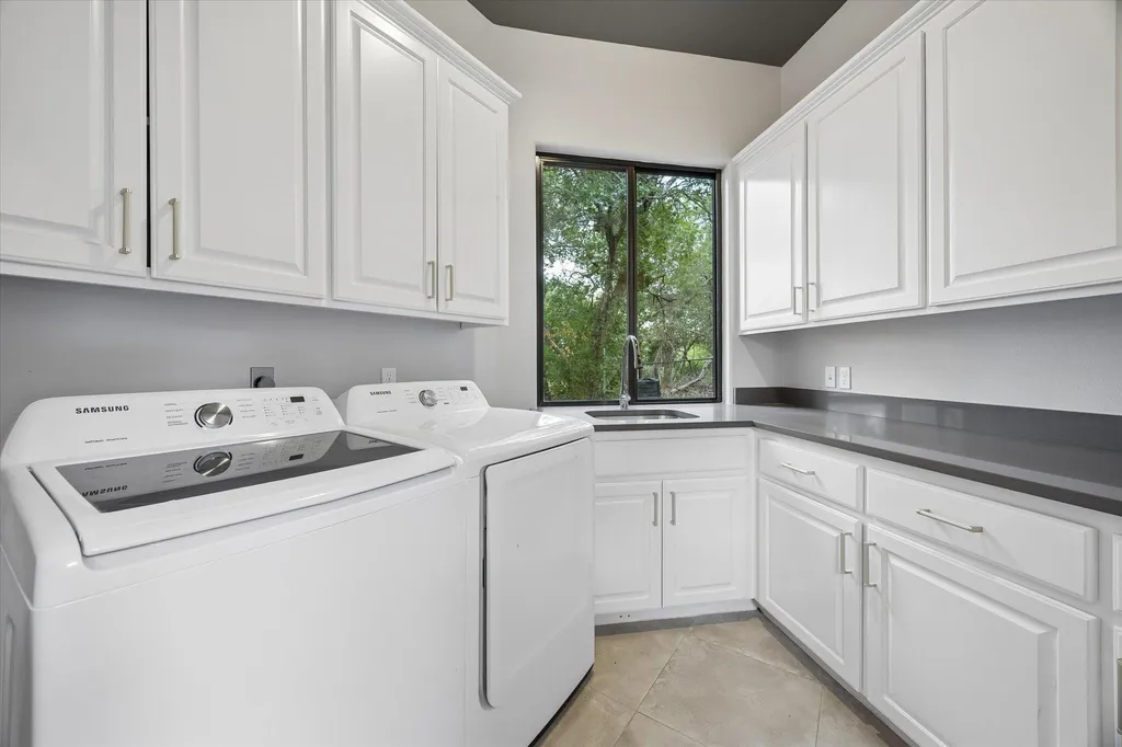 3719 Bee Creek Road Spicewood TX 78669
