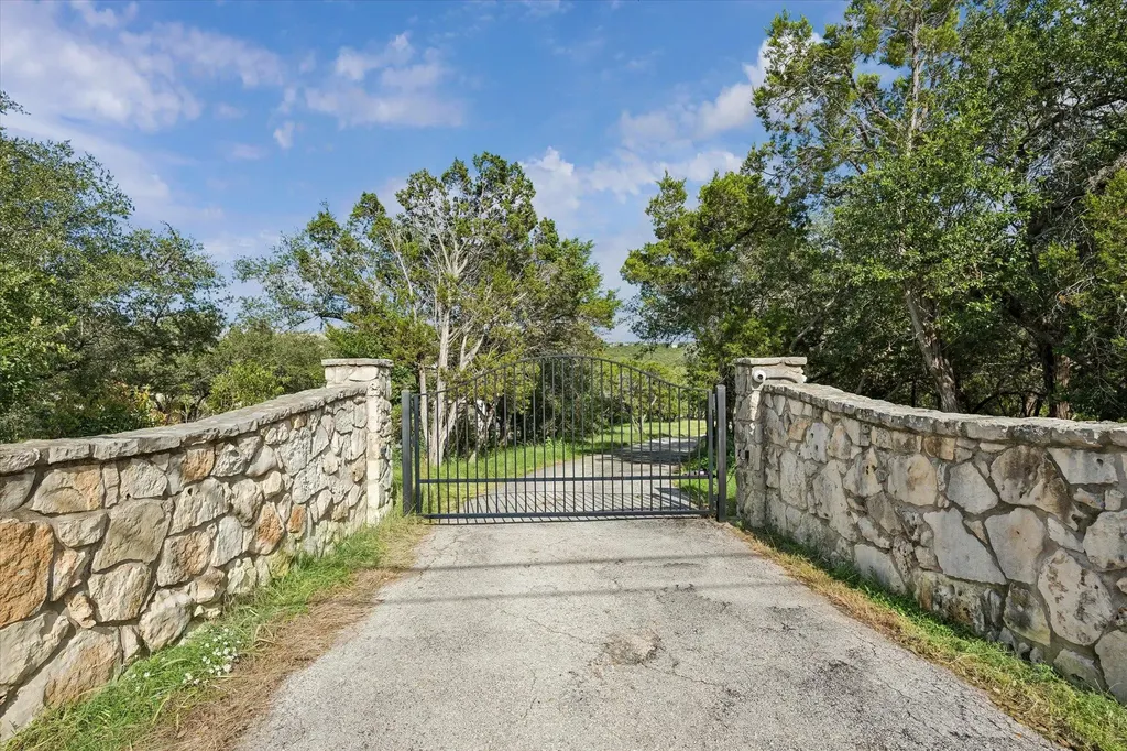 3719 Bee Creek Road Spicewood TX 78669