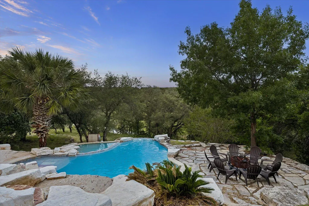 3719 Bee Creek Road Spicewood TX 78669