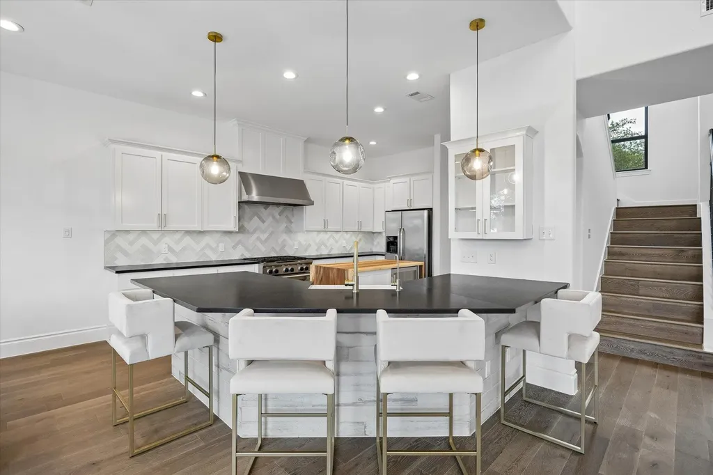 3719 Bee Creek Road Spicewood TX 78669