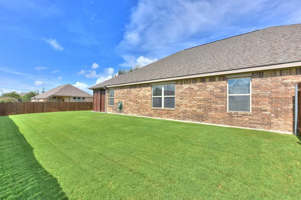 400 Farm Creek Drive Hutto TX 78634