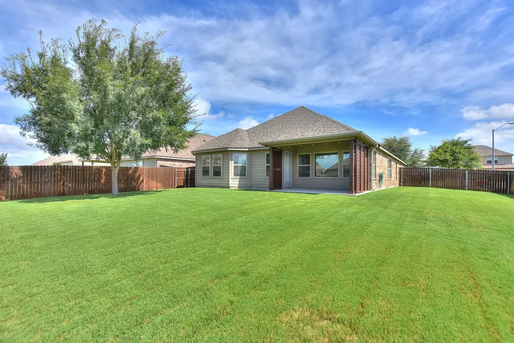 400 Farm Creek Drive Hutto TX 78634