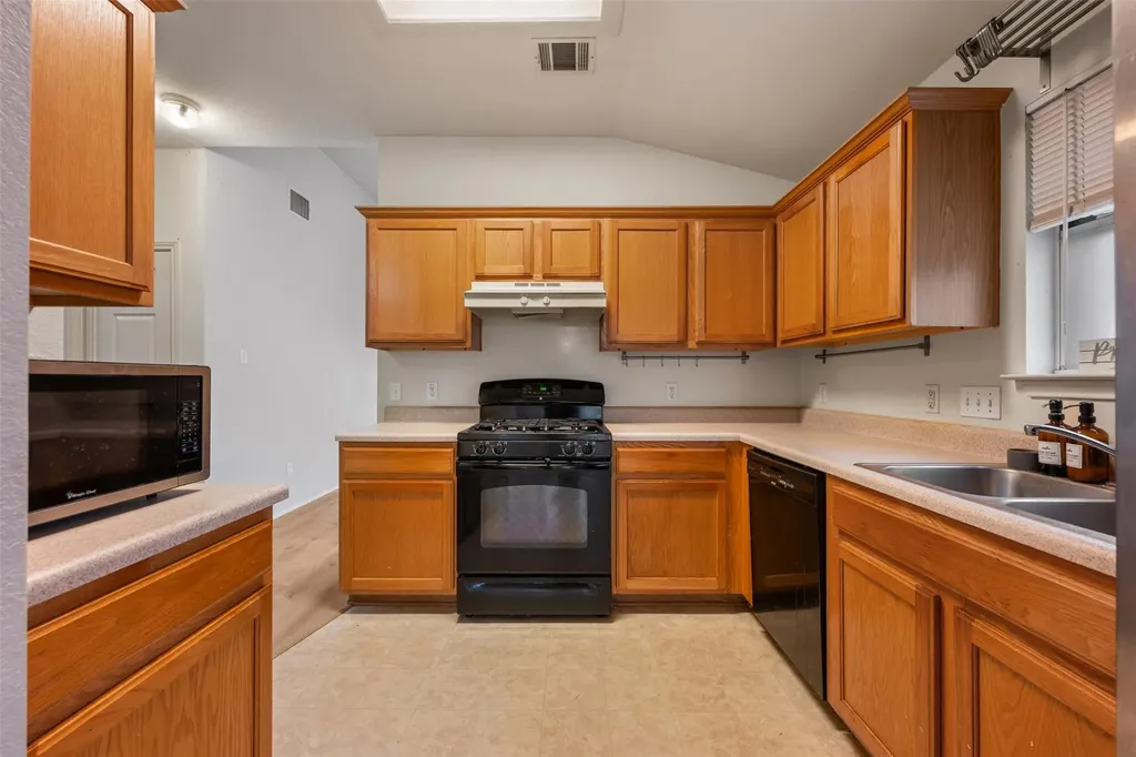 1704 W Pflugerville Parkway Round Rock TX 78664