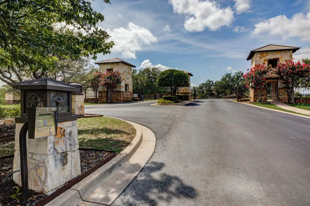 208 Colina Cove Drive Kingsland TX 78639