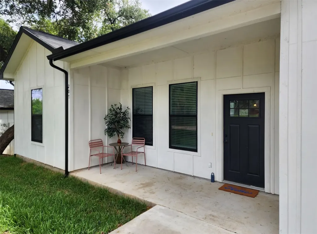 207 Laurel Lane Spicewood TX 78669