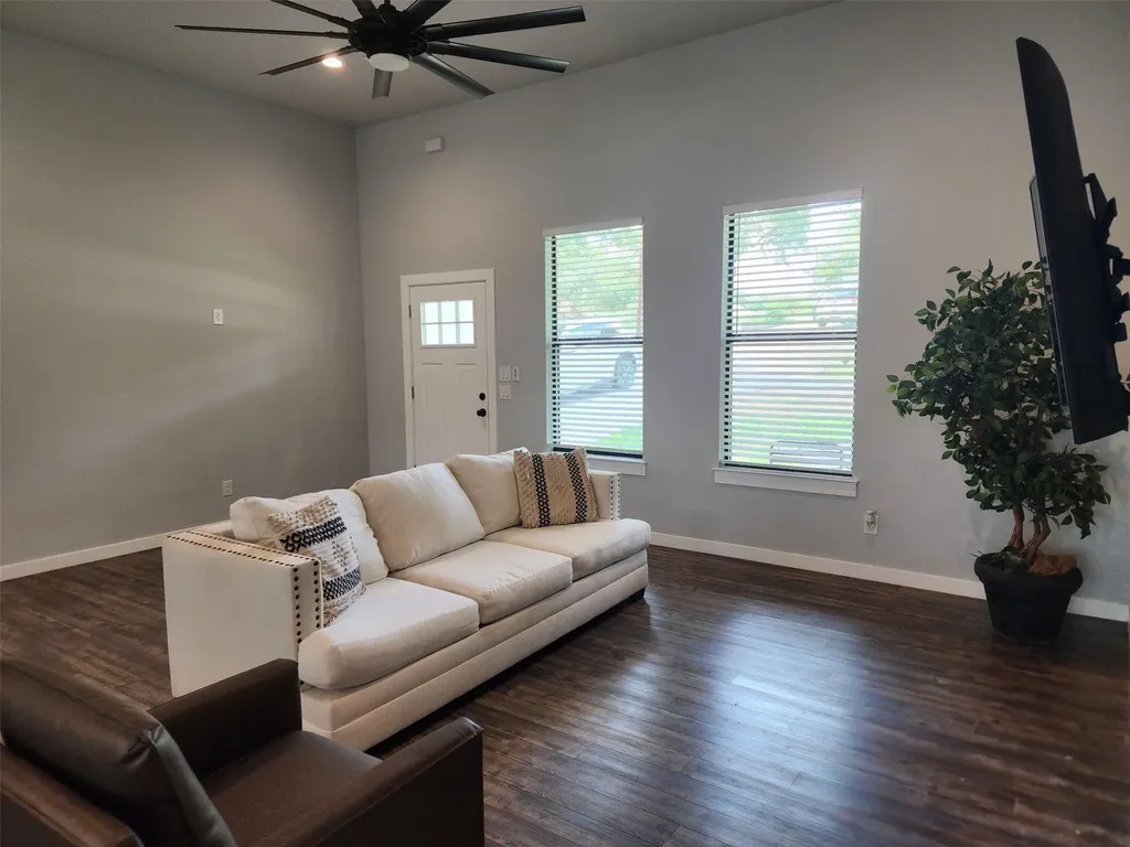 207 Laurel Lane Spicewood TX 78669