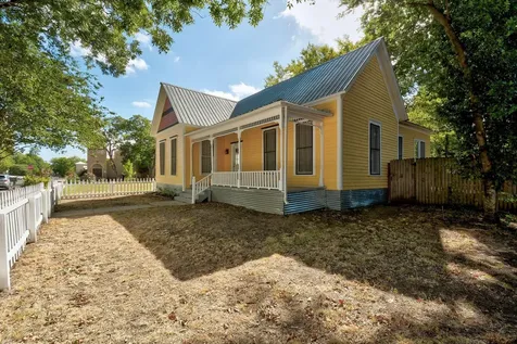 304 Olive Street Smithville TX 78957