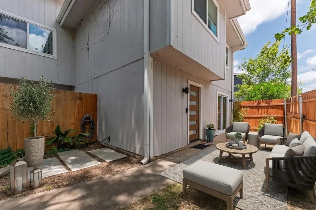 1208 Hollow Creek Austin TX 78704