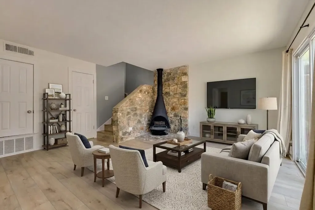 1208 Hollow Creek Austin TX 78704