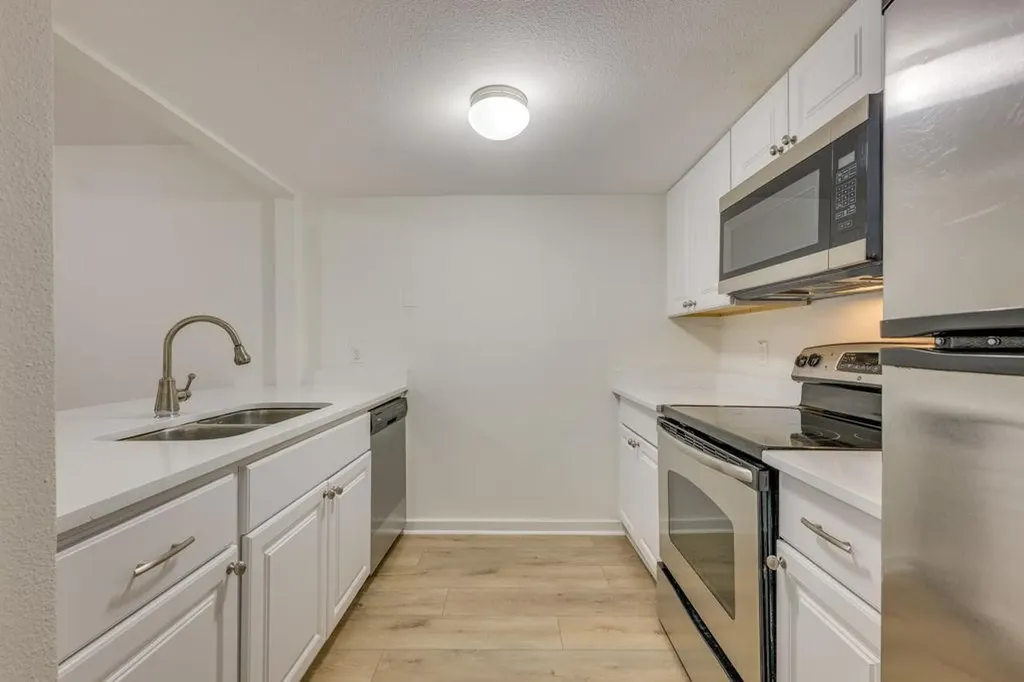 1208 Hollow Creek Austin TX 78704