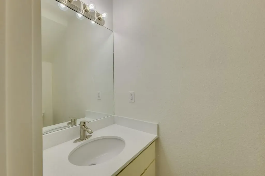 1208 Hollow Creek Austin TX 78704