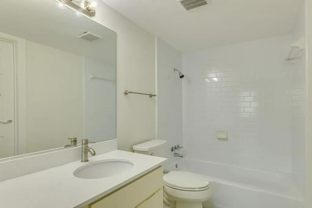 1208 Hollow Creek Austin TX 78704