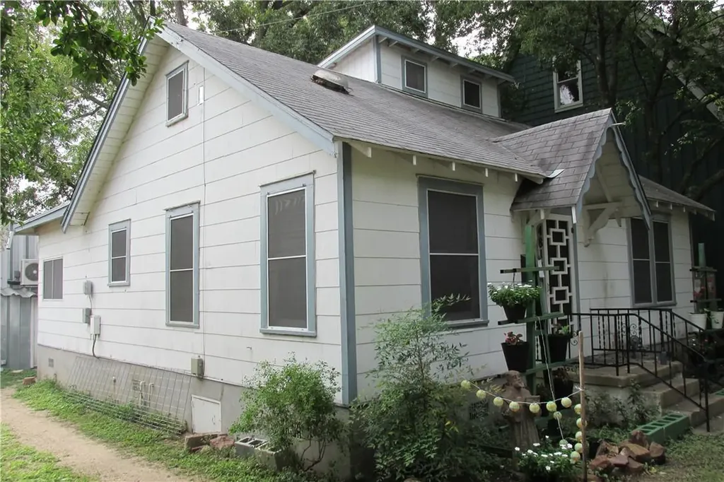 4811 Red River Street Austin TX 78751