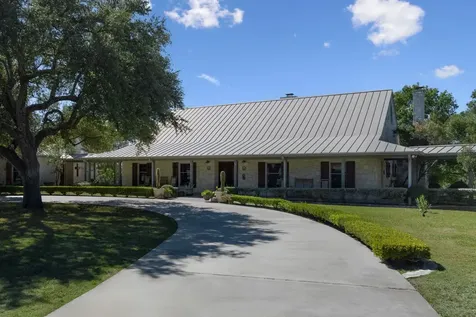521 Bluff Creek Road Center Point TX 78010