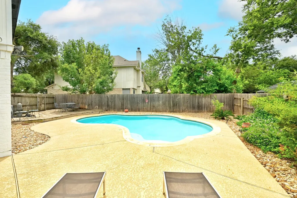 15525 Ozone Place Austin TX 78728