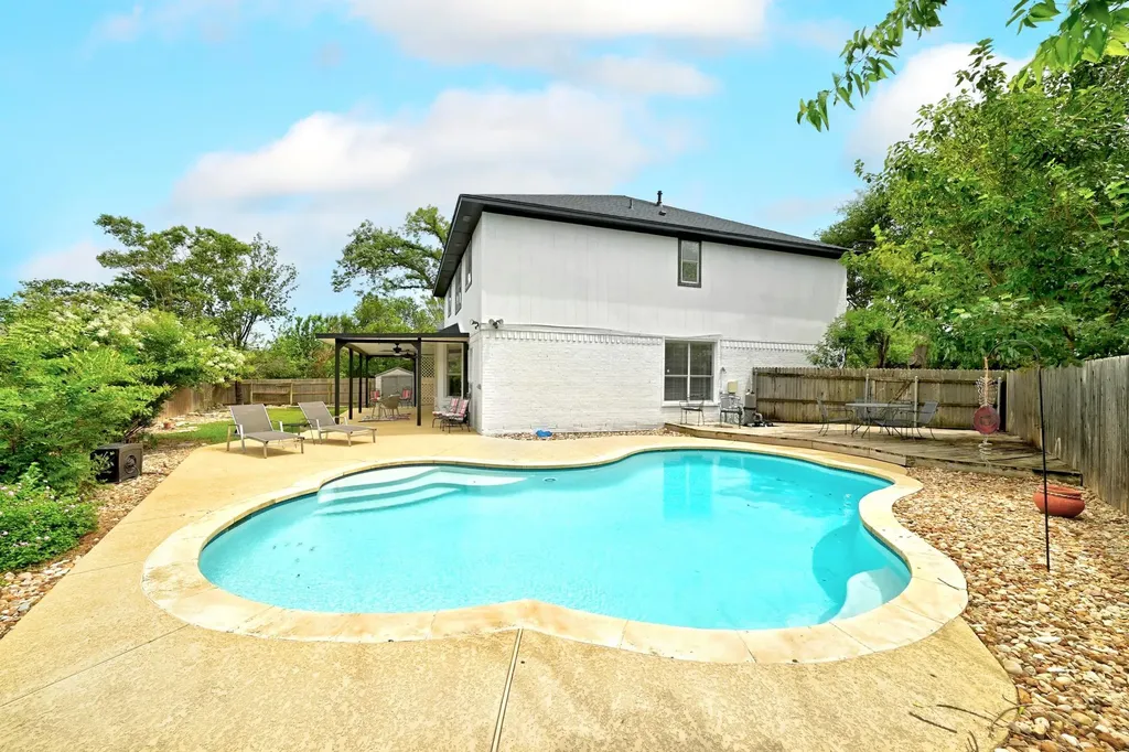 15525 Ozone Place Austin TX 78728