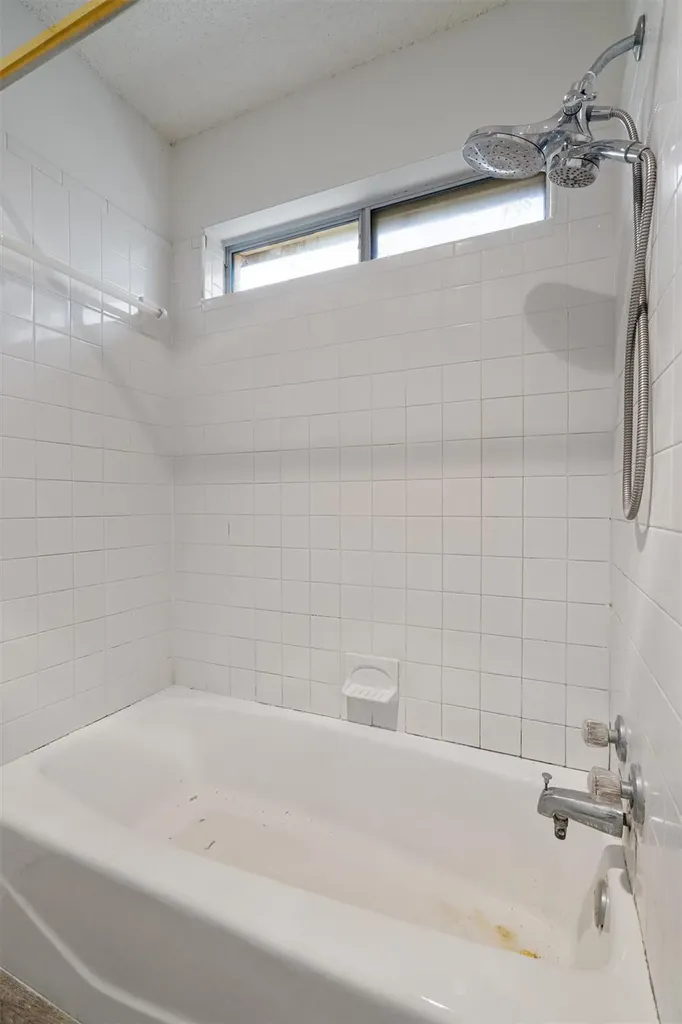 2307 Davis Street Taylor TX 76574