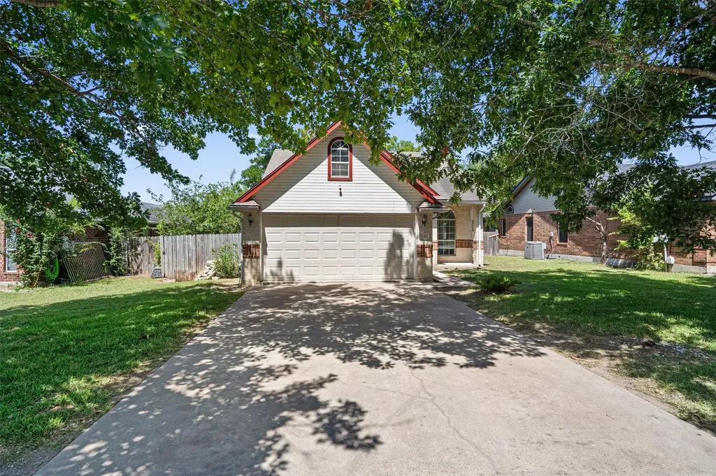 2307 Davis Street Taylor TX 76574