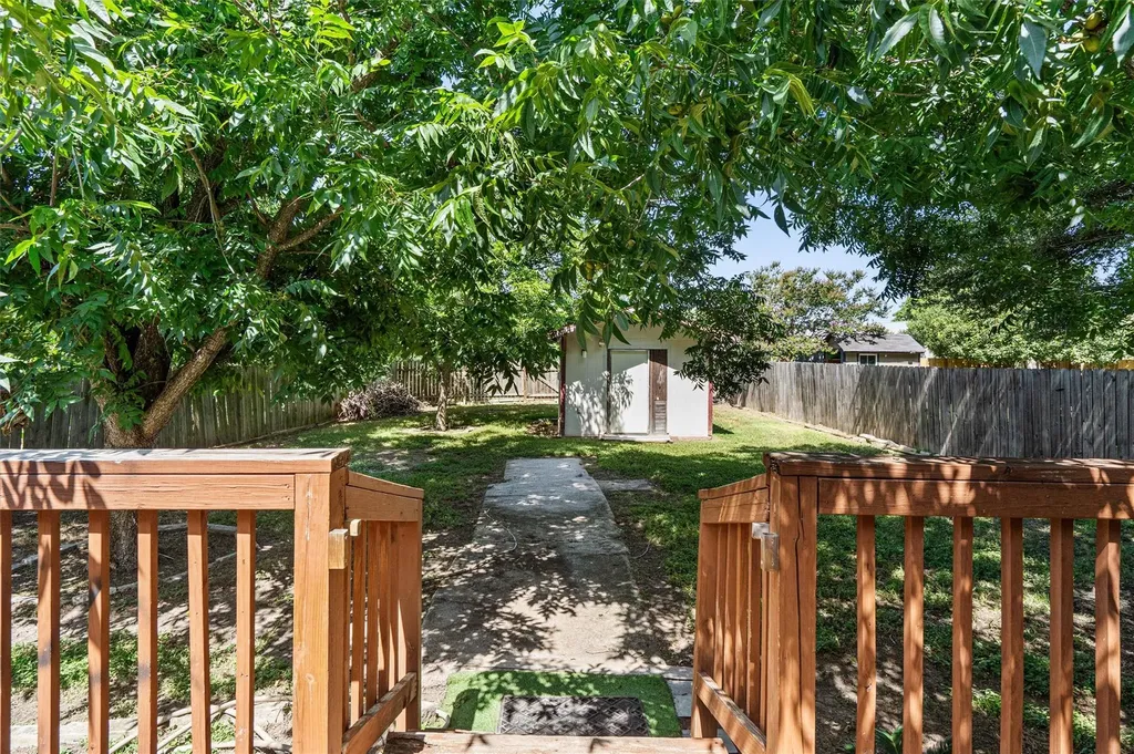 2307 Davis Street Taylor TX 76574