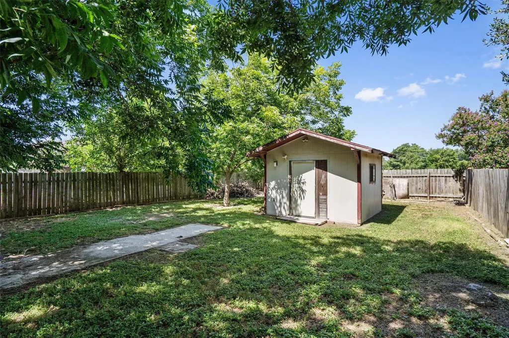 2307 Davis Street Taylor TX 76574