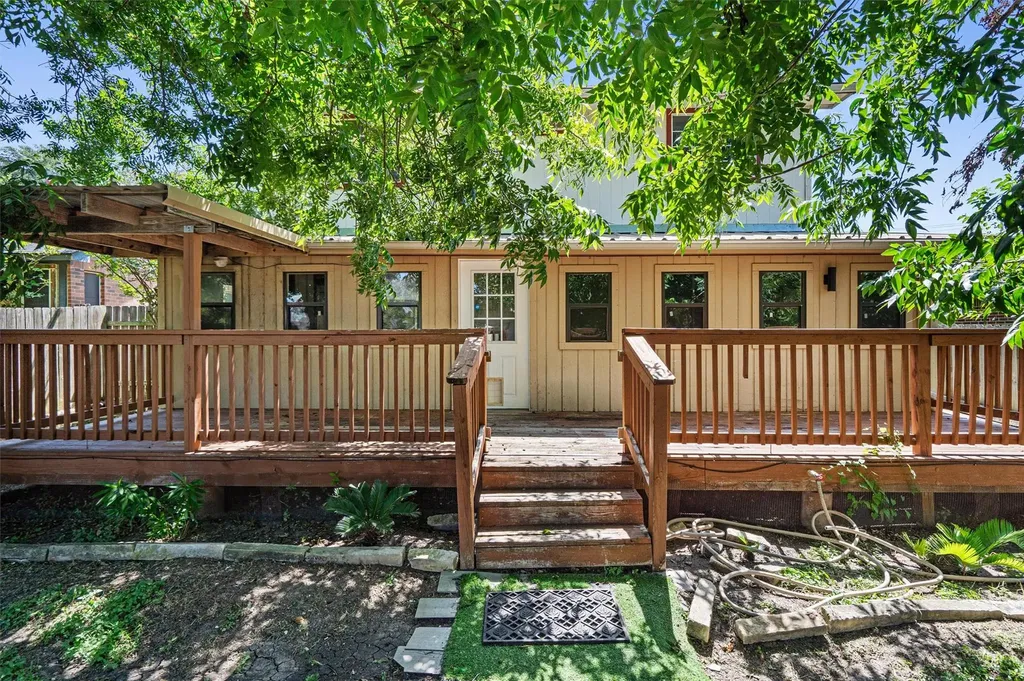 2307 Davis Street Taylor TX 76574
