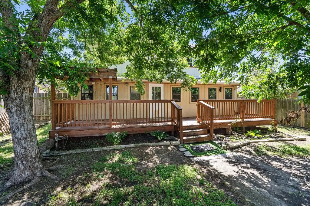 2307 Davis Street Taylor TX 76574