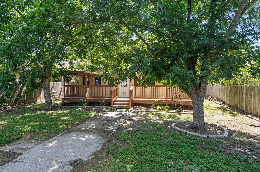 2307 Davis Street Taylor TX 76574