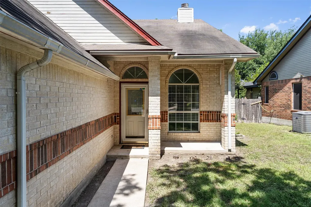 2307 Davis Street Taylor TX 76574