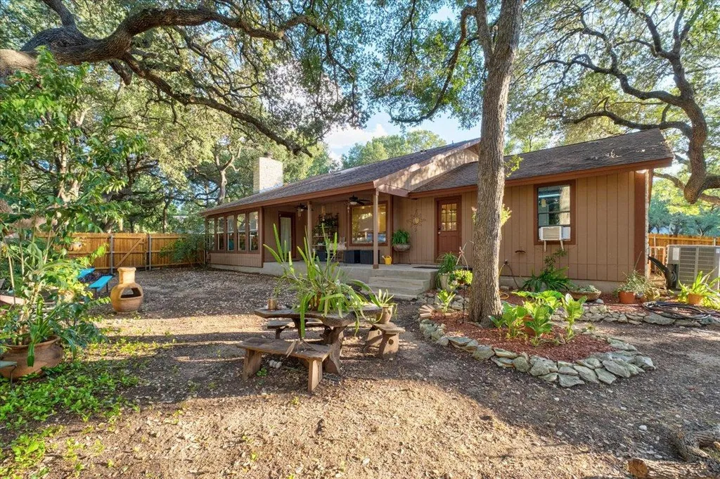 208 Daybreak Cove Buda TX 78610