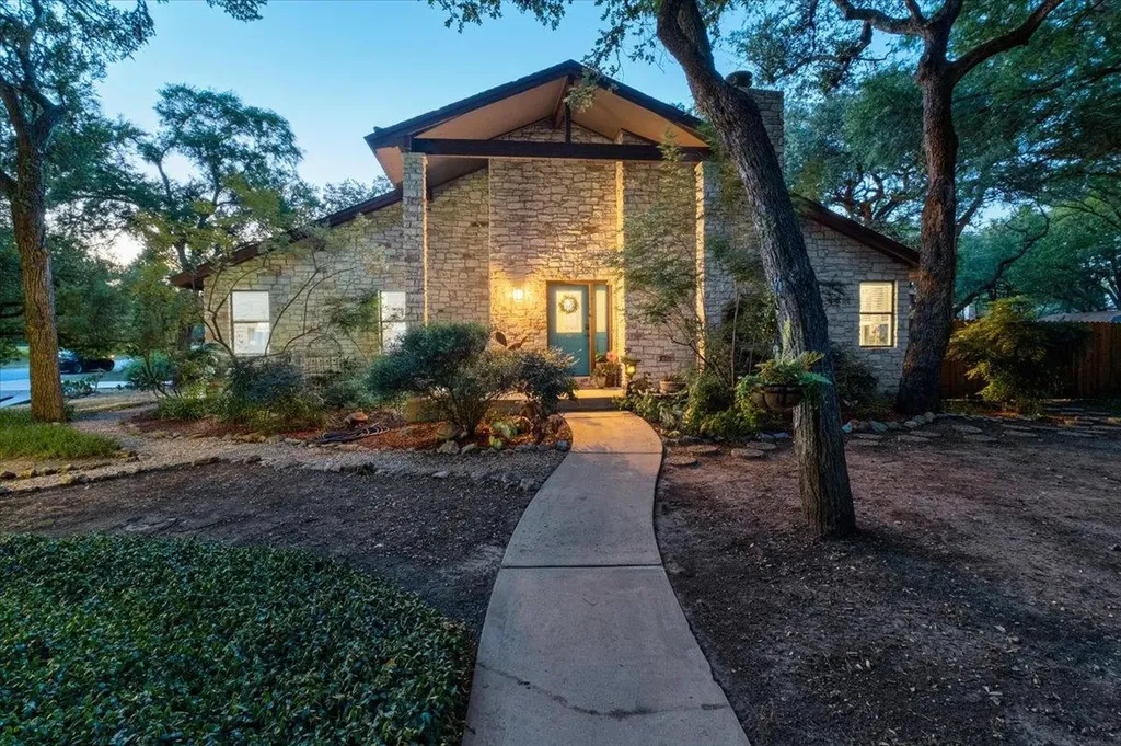 208 Daybreak Cove Buda TX 78610