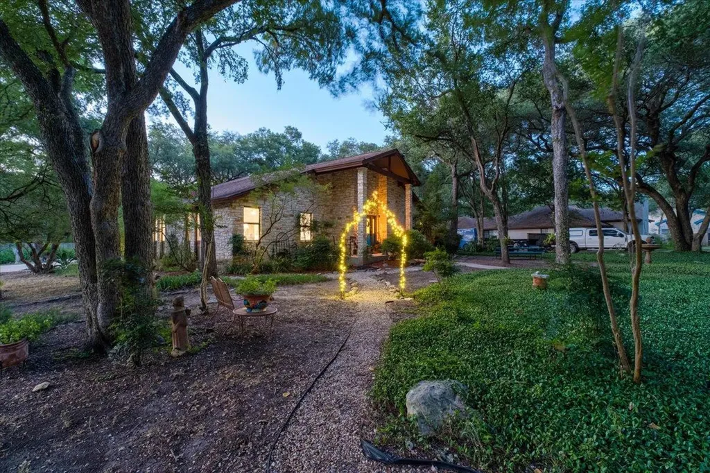 208 Daybreak Cove Buda TX 78610