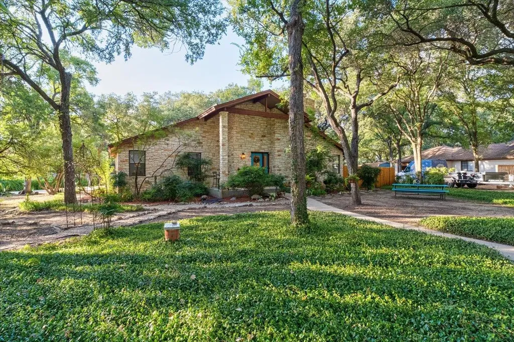 208 Daybreak Cove Buda TX 78610