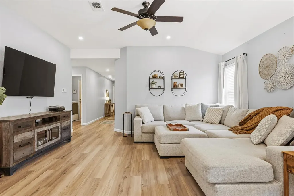 2712 Hearthsong Loop Round Rock TX 78665