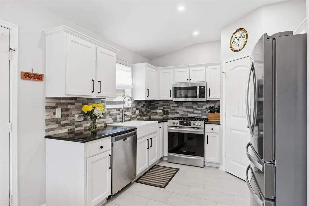 2712 Hearthsong Loop Round Rock TX 78665