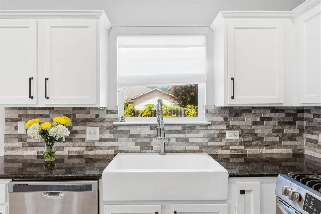 2712 Hearthsong Loop Round Rock TX 78665