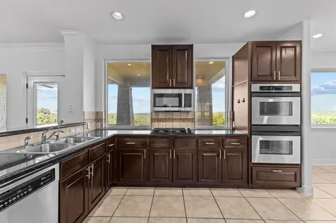 5724 Brittlyns Court Austin TX 78730