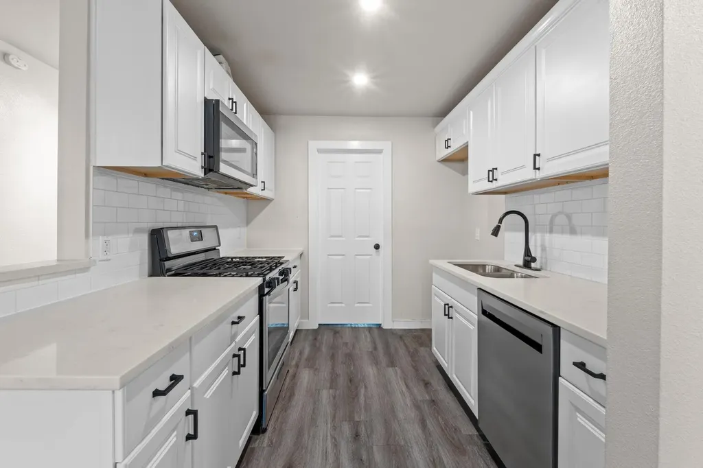 1737 Cricket Hollow Drive Austin TX 78758