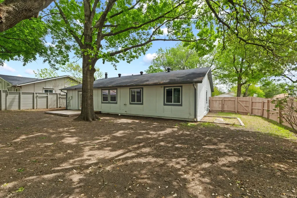 1737 Cricket Hollow Drive Austin TX 78758