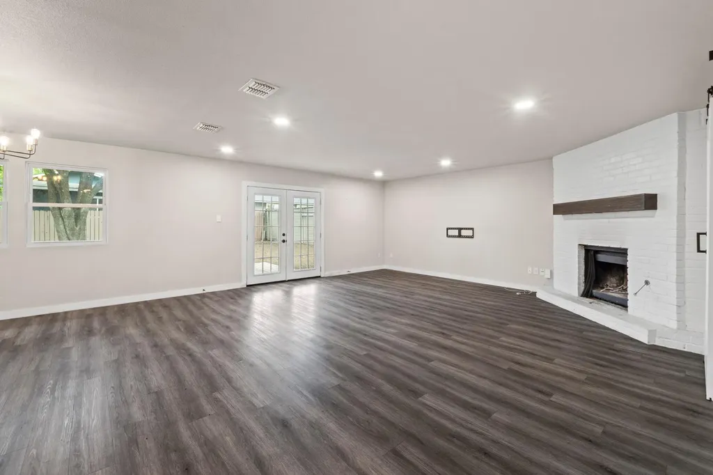 1737 Cricket Hollow Drive Austin TX 78758