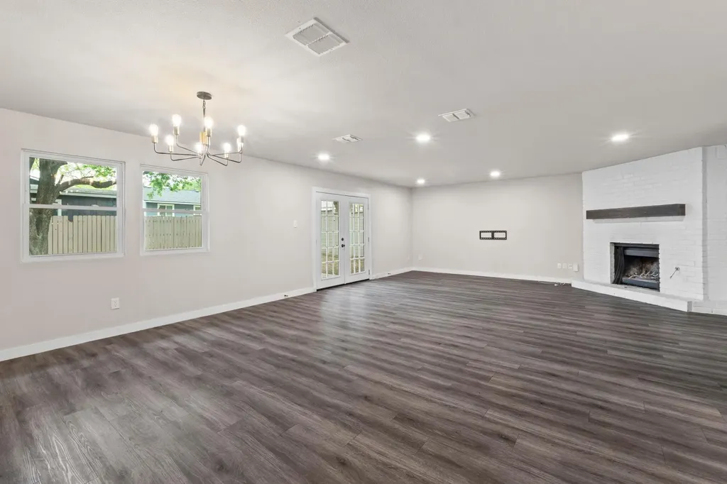 1737 Cricket Hollow Drive Austin TX 78758
