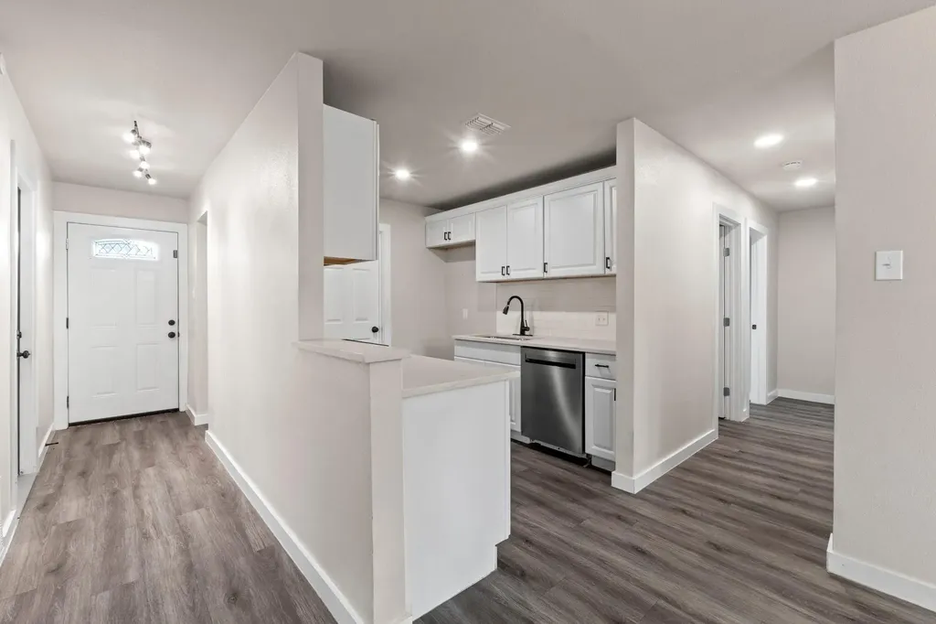1737 Cricket Hollow Drive Austin TX 78758