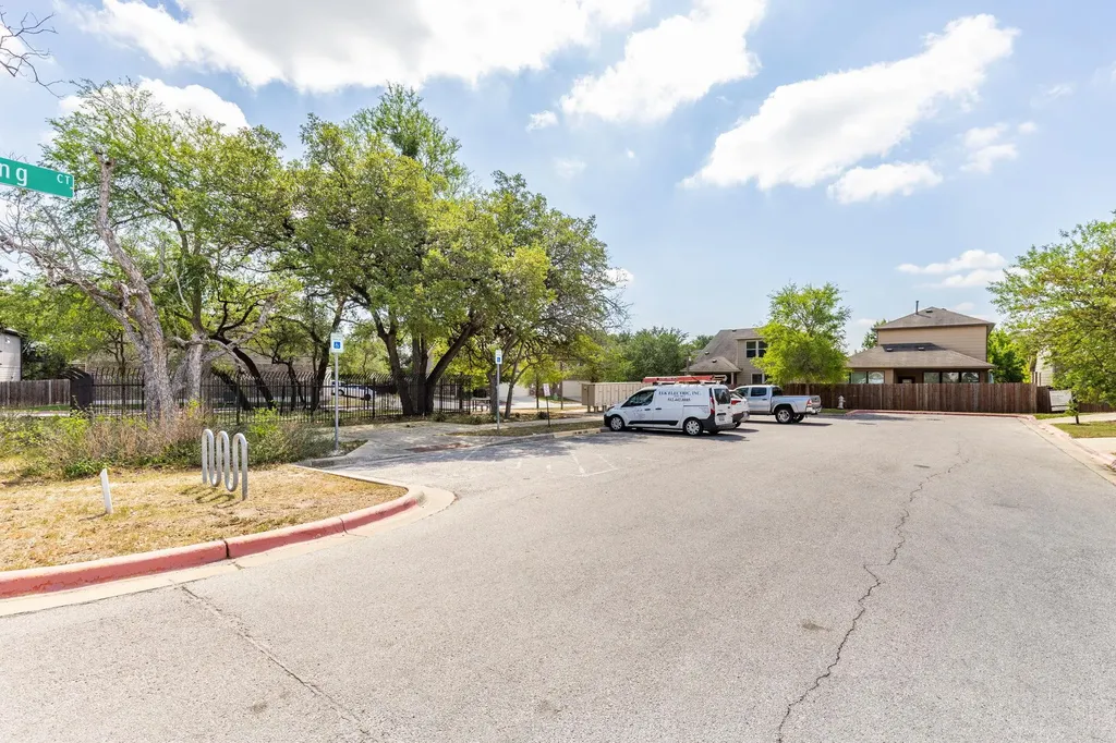 907 Totis Road Austin TX 78748