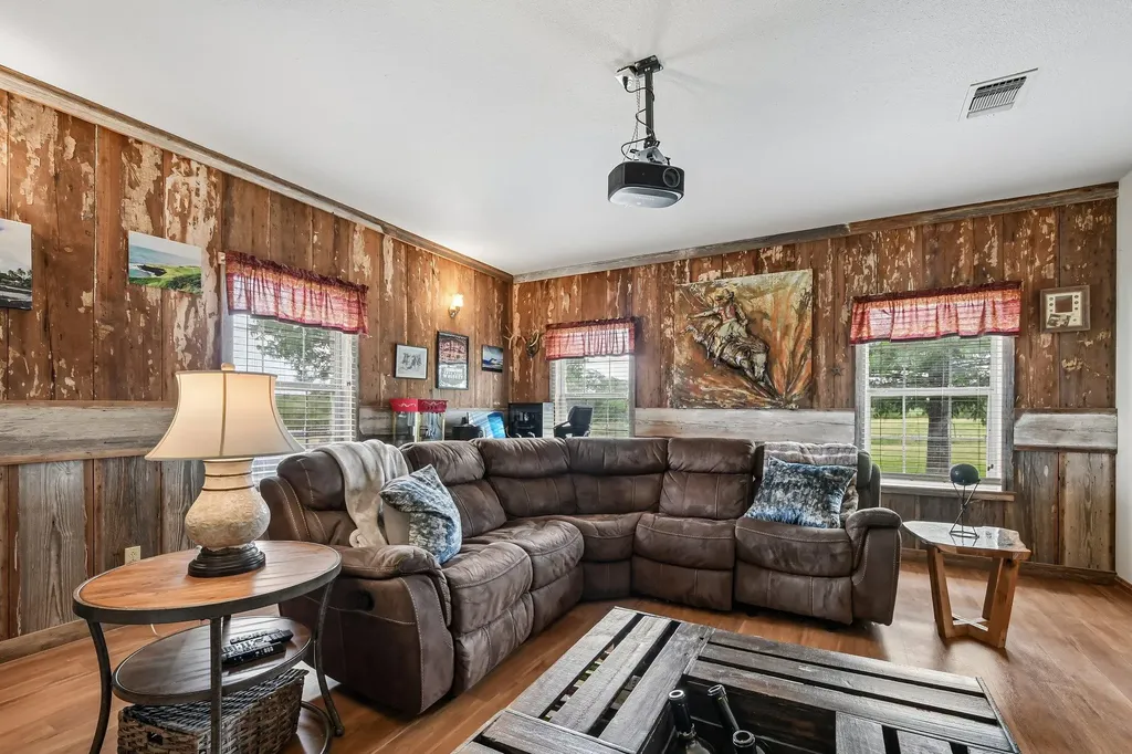 4014 Fm 713 Lockhart TX 78644